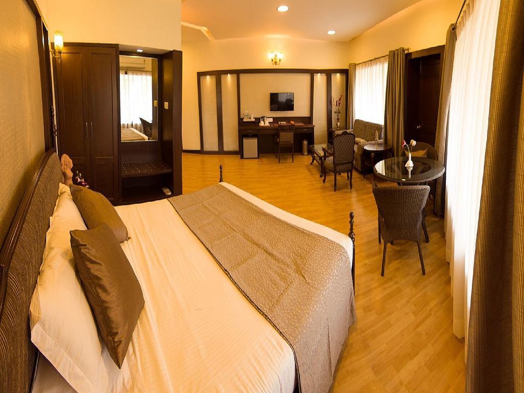 Hotel Lake View Ashok Bhopal Esterno foto